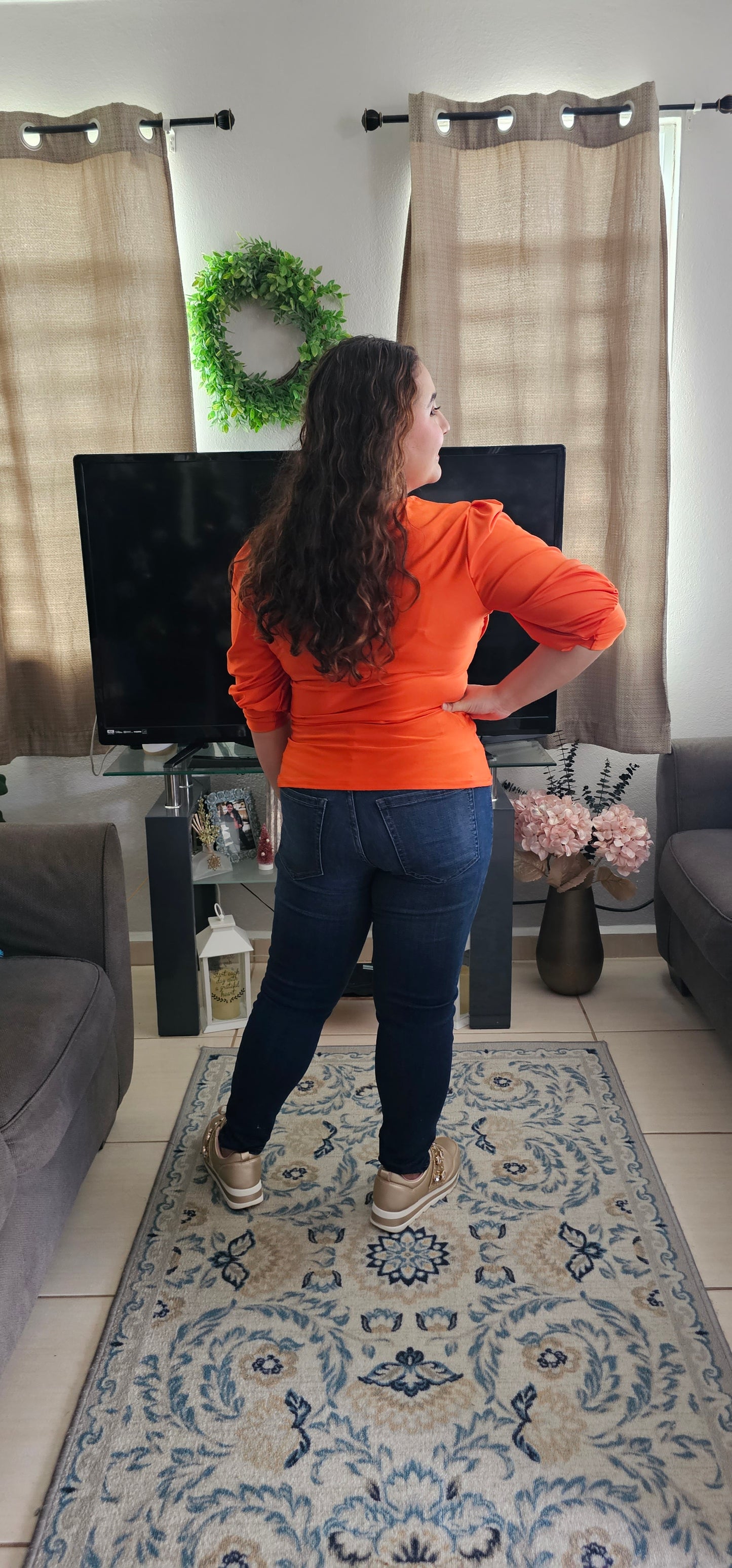 Top color orange