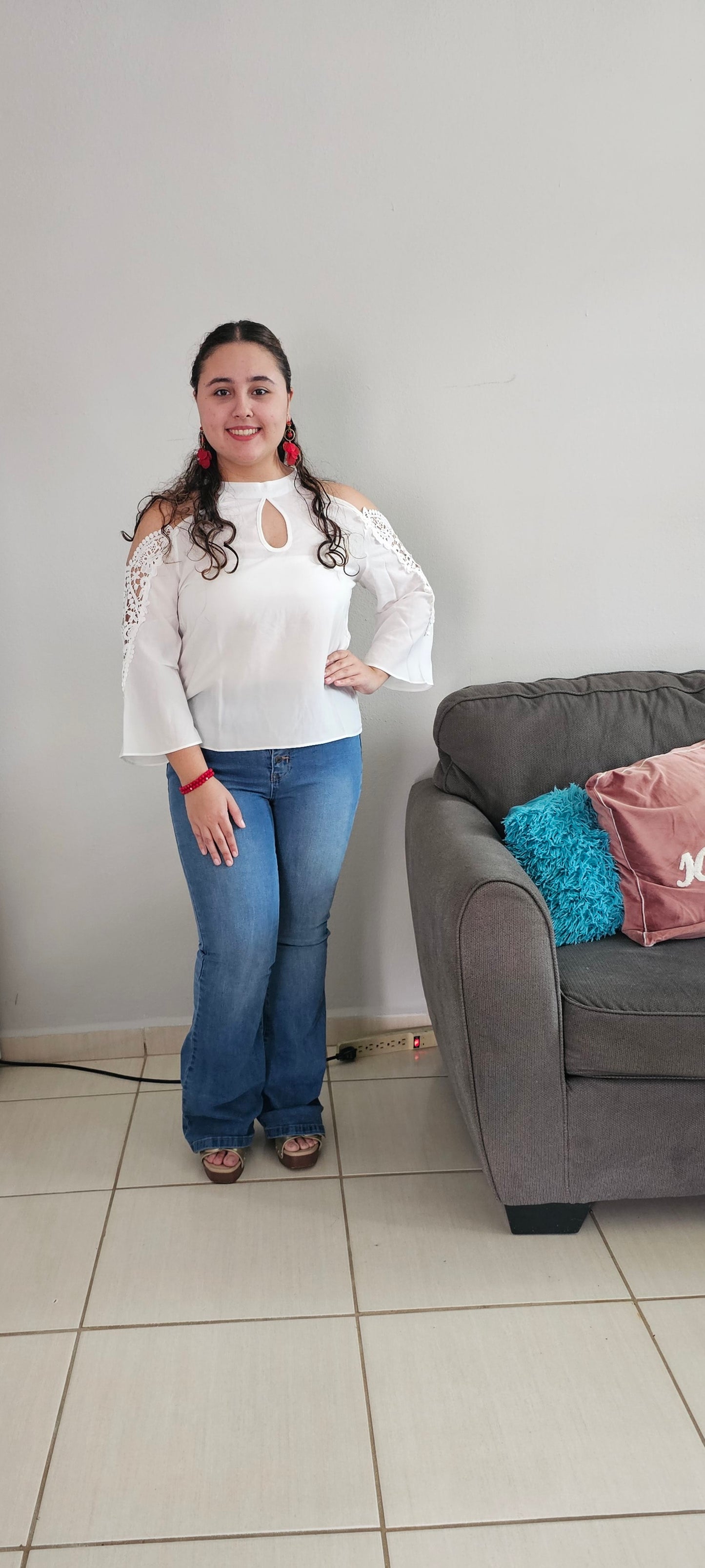 Solid cold shoulder keyhole front top
