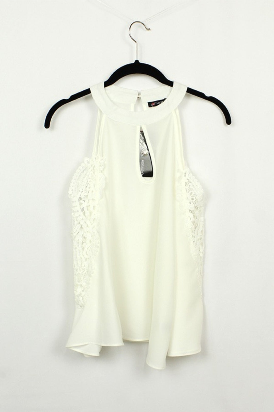 Solid cold shoulder keyhole front top